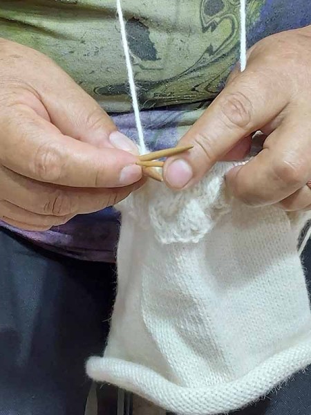 Faire-Mode-und-Strickarbeit-nachhaltiges-Handwerk