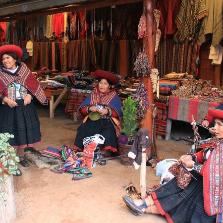 Ethno-Stoffe-Suedamerika-und-Kunsthandwerk