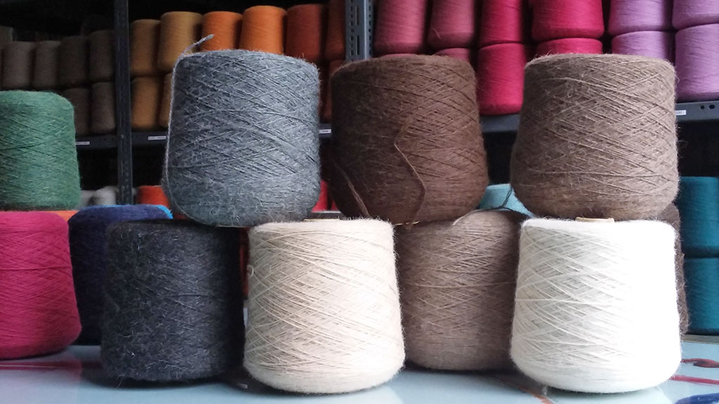 Umweltfreundliche Kleidung und 100 % Alpakawolle