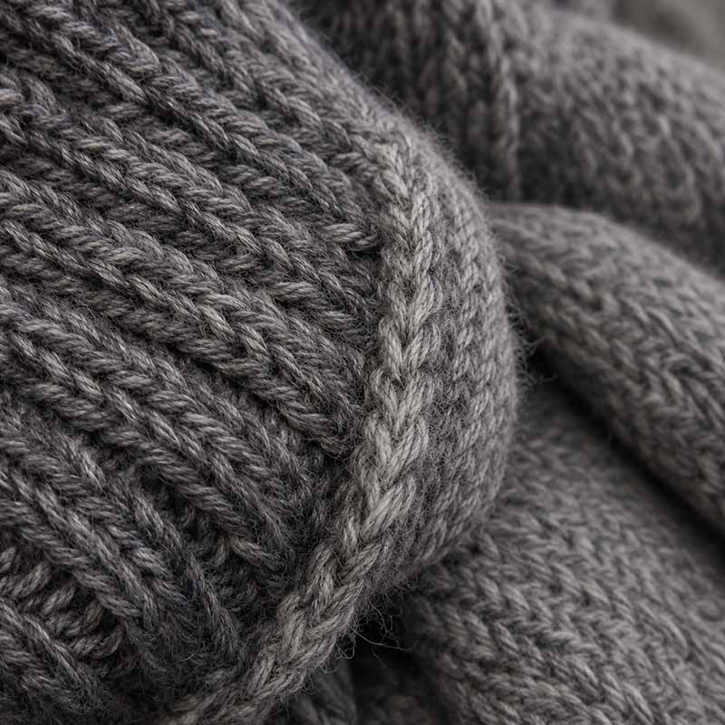 Alpaka-Pullover mit Garnstärke 3/10 im Doppelfaden Alpaka-Pullover mit Garnstärke 3/10 im Doppelfaden und voller Strickstruktur