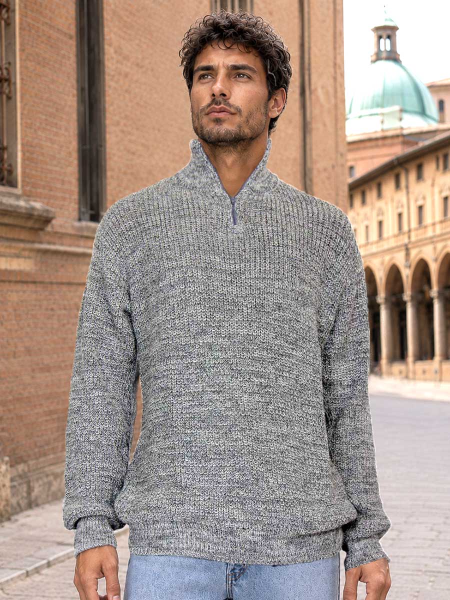 Naturmode: Winterpullover Herren Nick aus Alpaka Mann mit grauem Winterpullover Nick aus Alpaka